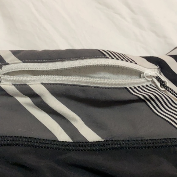 Lululemon athletica workout shorts - Picture 5 of 7